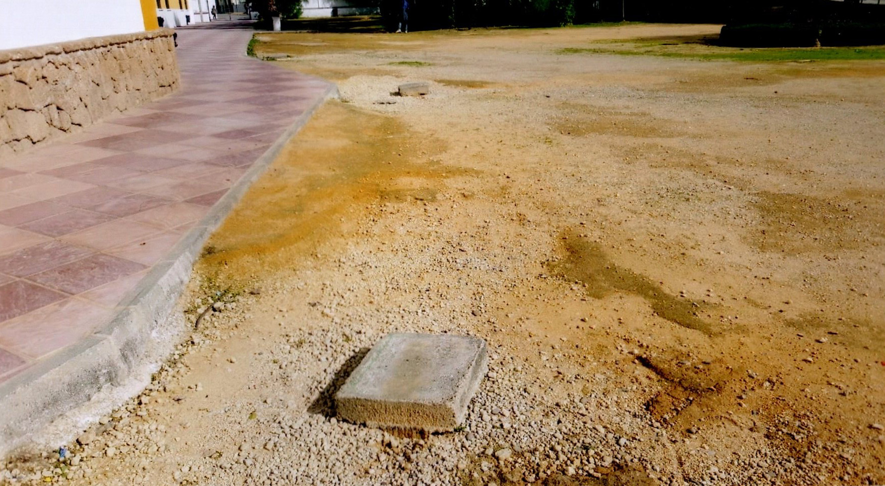 El patio del IES Francisco Fatou, ruinoso